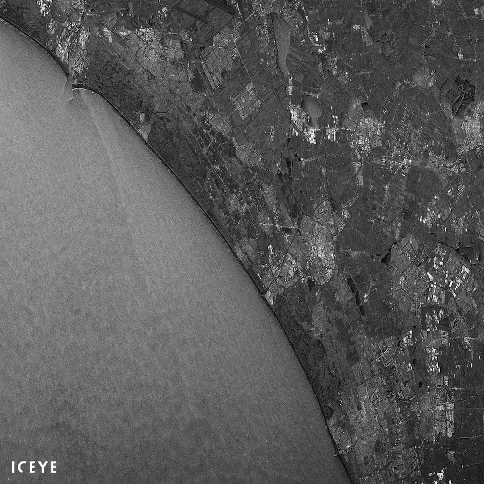 ICEYE X1 European Space Research and Technology Centre