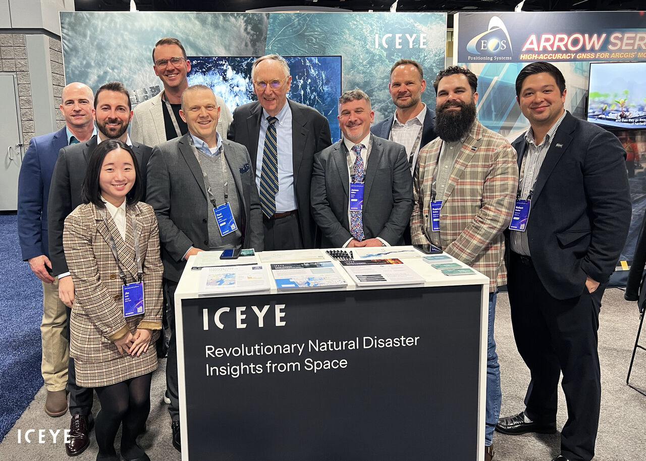 ICEYE's team at FedGIS with Esri founder Jack Dangermond