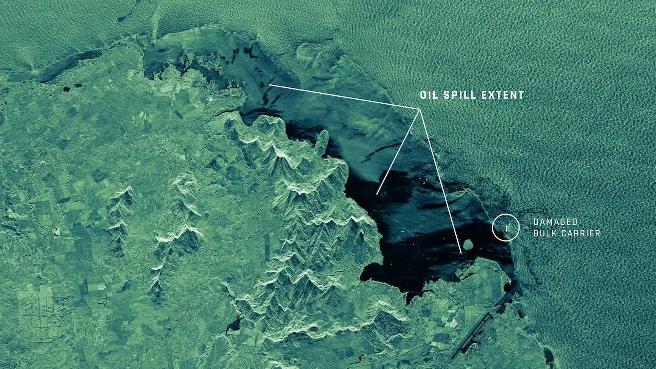 ICEYE Mauritius oilspill Aug11 annotated 4K