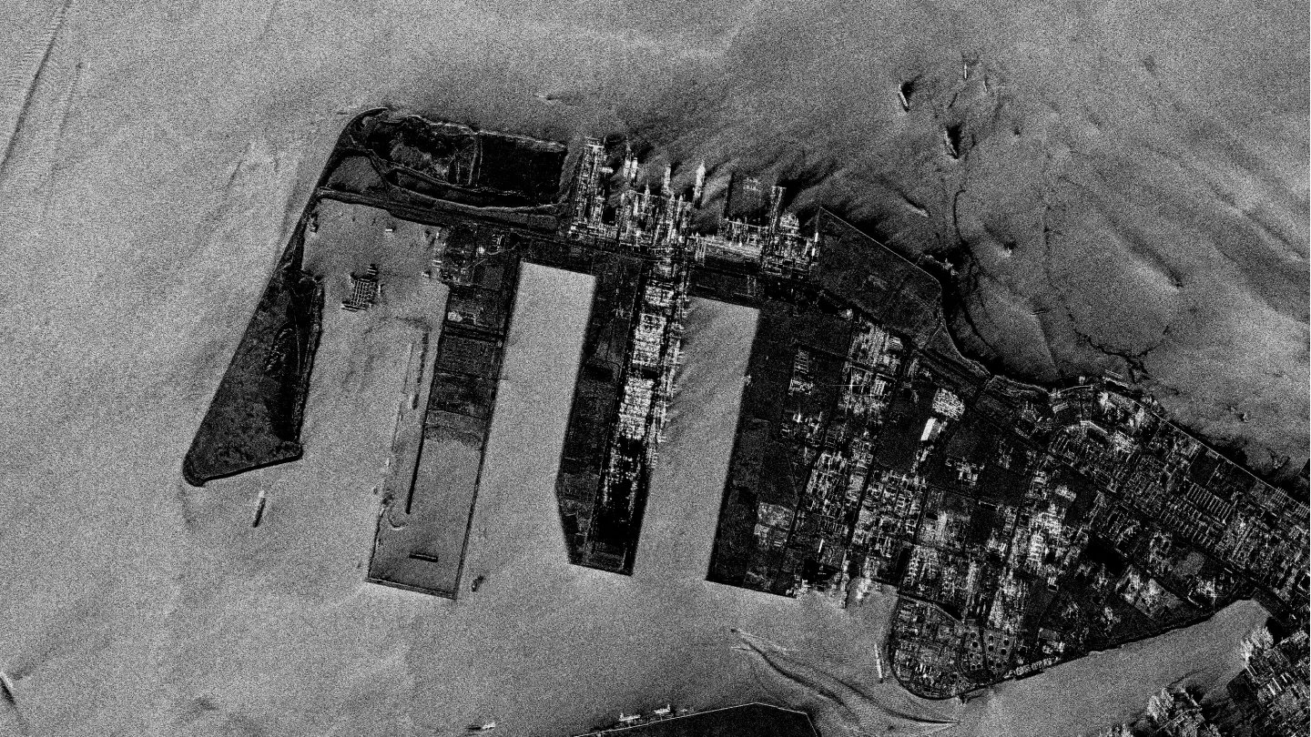 Port-monitoring_singapore_01_comparison-slider-bw
