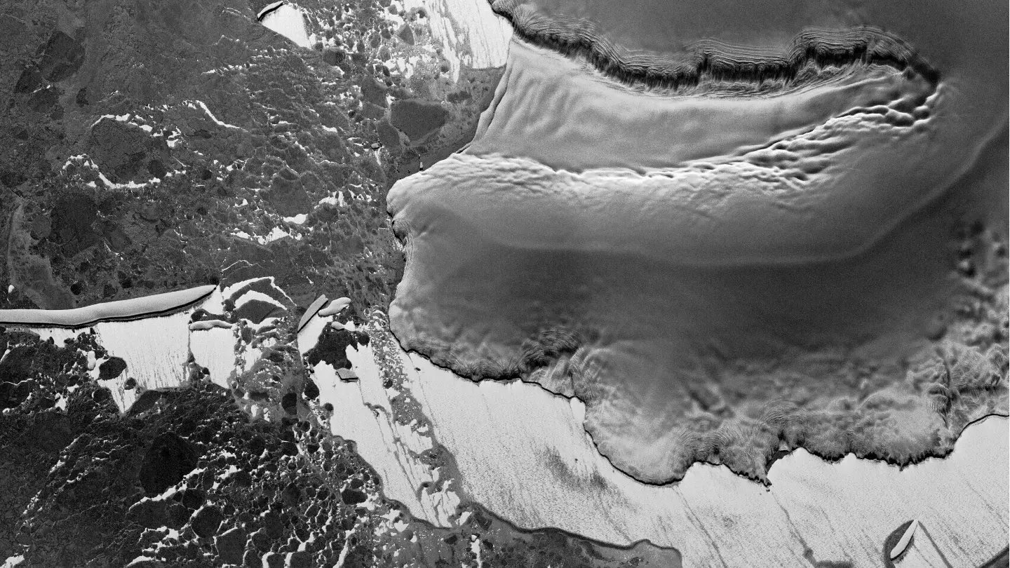 Sea-ice_Antarctica_01_comparison-slider-bw