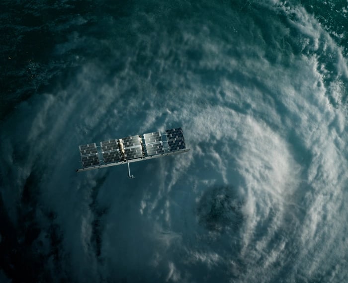 Hurricane-satelllite-render_content-bg_half