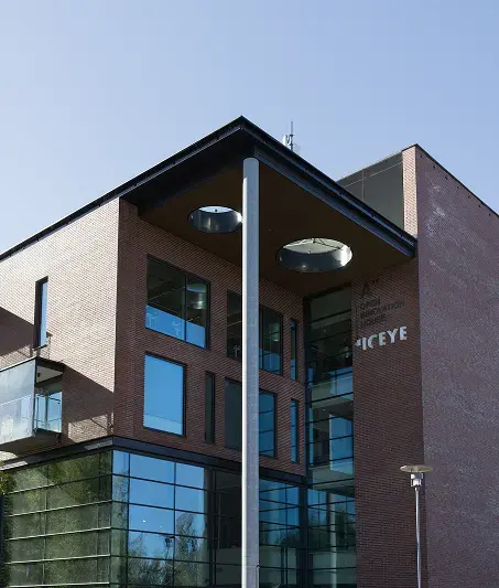 careers-carousel-image-2